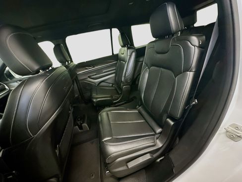 Used 2024 Jeep Grand Cherokee L Limited w/ Luxury Tech Group II image 30