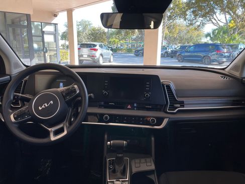 Used 2025 Kia Sportage LX image 28