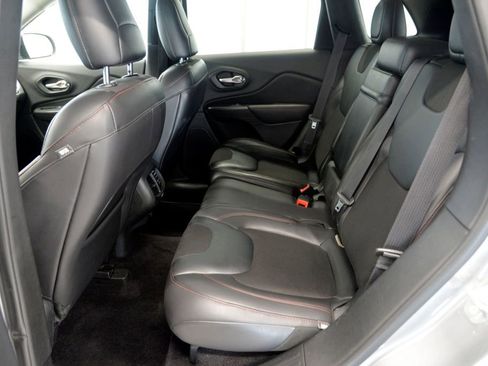 Used 2016 Jeep Cherokee Trailhawk w/ Cold Weather Group image 29