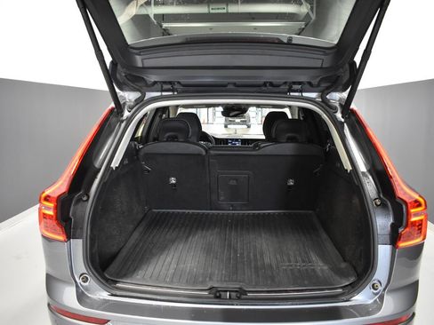 Used 2021 Volvo XC60 T5 Momentum w/ Climate Package AWD/4WD image 35