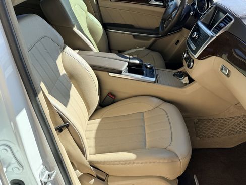 Used 2014 Mercedes-Benz GL 450 4MATIC image 27