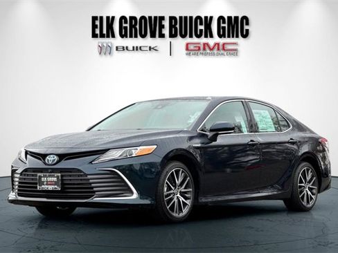 Used 2021 Toyota Camry XLE w/ Navigation Upgrade Package image 8