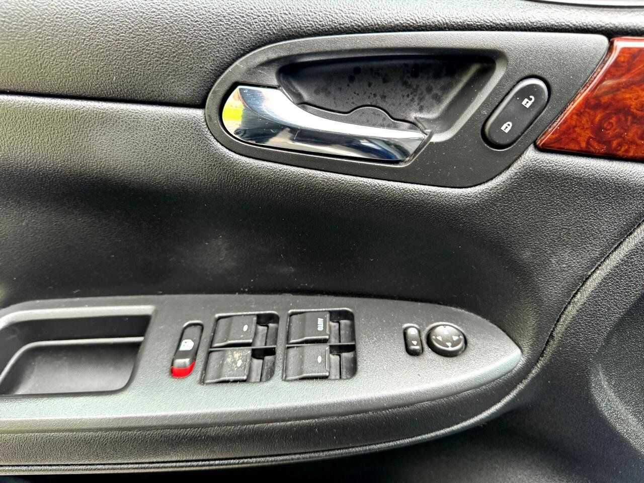 Used 2011 Chevrolet Impala LT FWD image 25