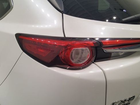 Used 2018 MAZDA CX-9 Touring w/ Touring Premium Package image 11