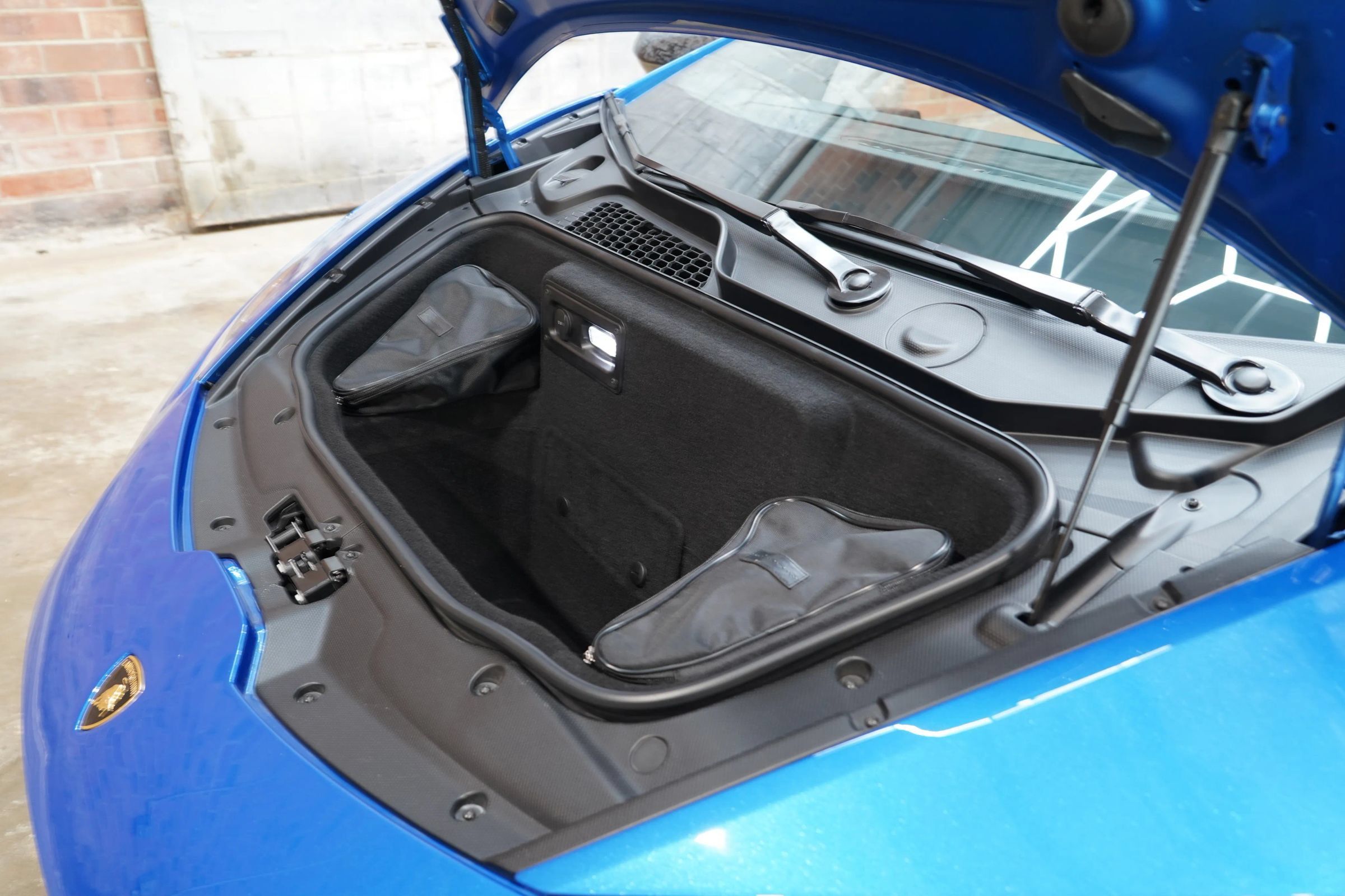 Used 2020 Lamborghini Huracan EVO RWD image 34