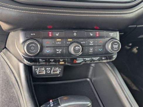 Used 2022 Dodge Durango GT image 13