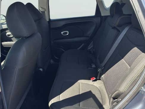 Used 2014 Kia Soul + FWD image 33