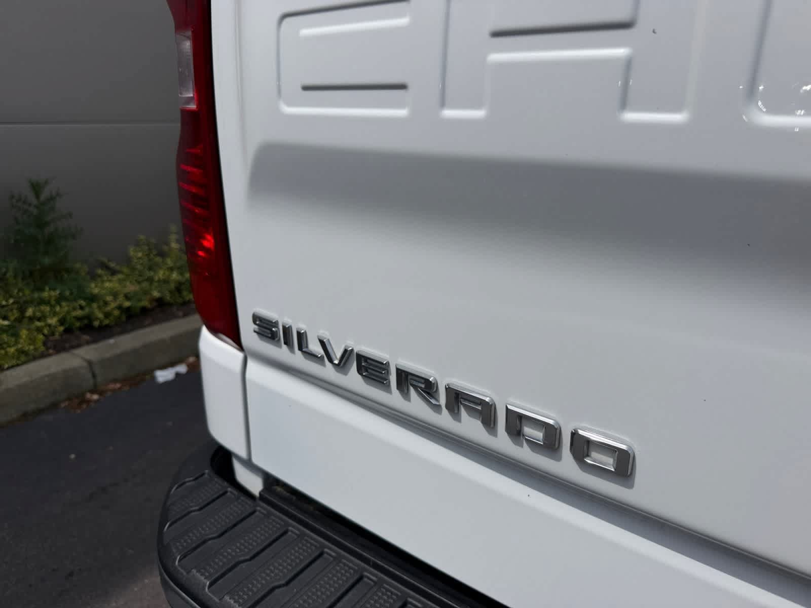 Used 2025 Chevrolet Silverado 1500 LT AWD/4WD image 33