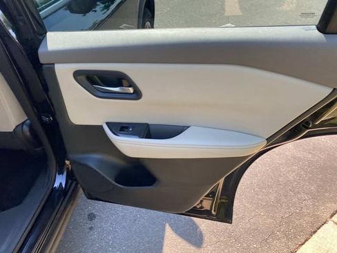 Used 2024 Nissan Rogue SV FWD image 33