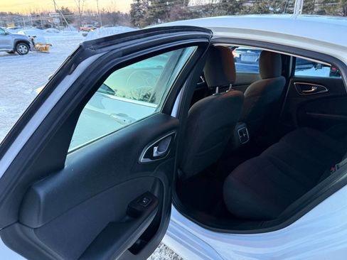 Used 2015 Chrysler 200 Limited w/ Convenience Group image 12