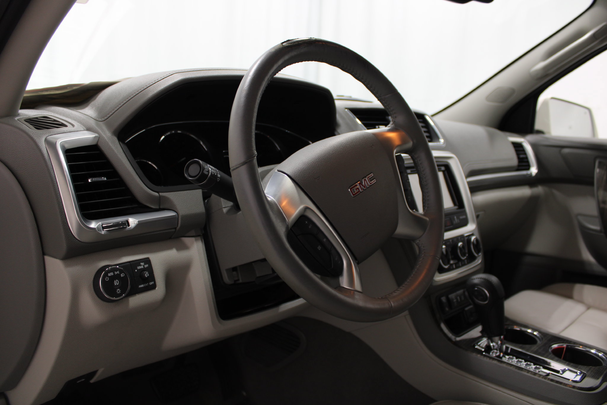 Used 2015 GMC Acadia SLT FWD image 12