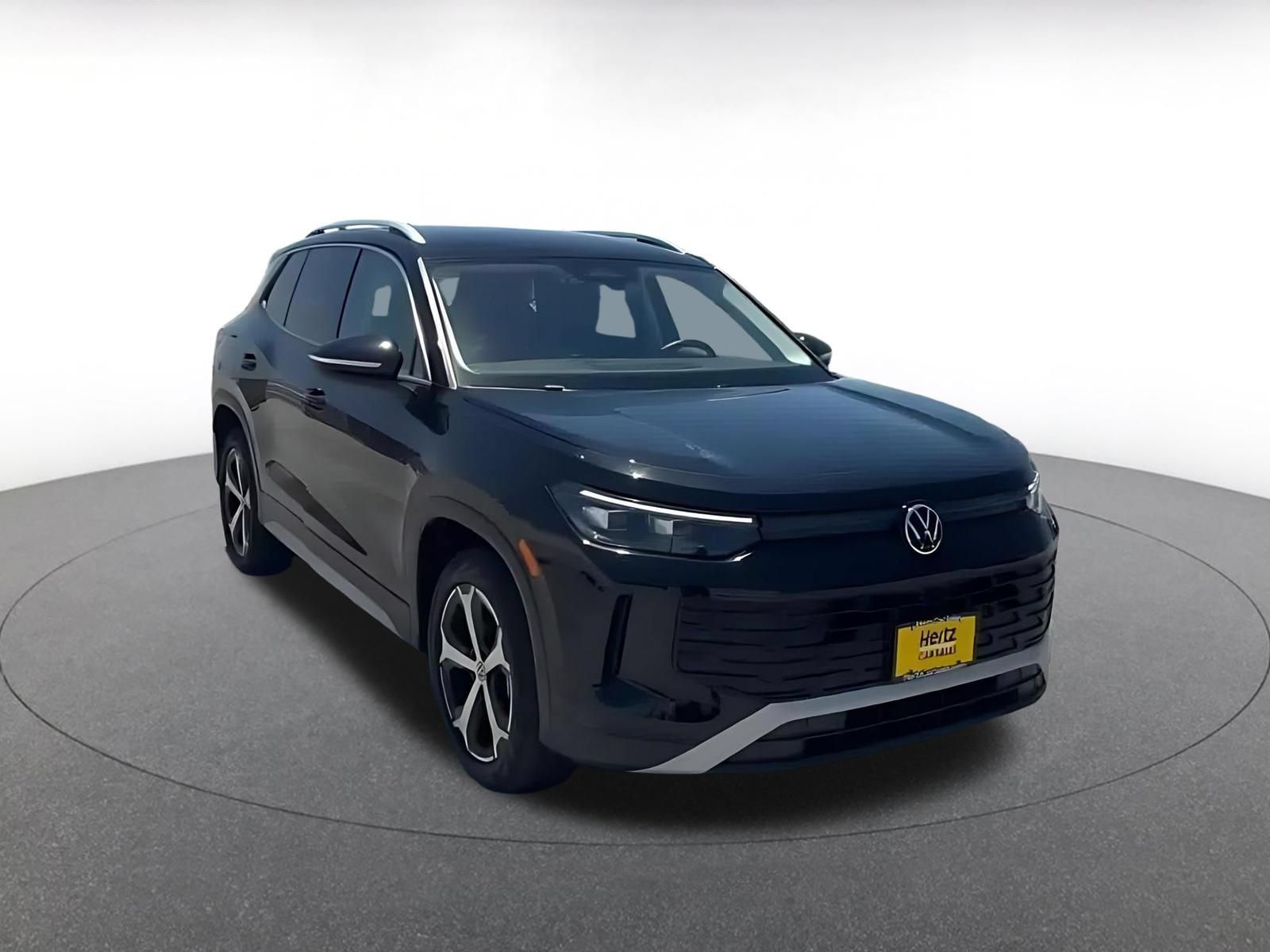 Used 2026 Volkswagen Tiguan SE AWD/4WD image 3