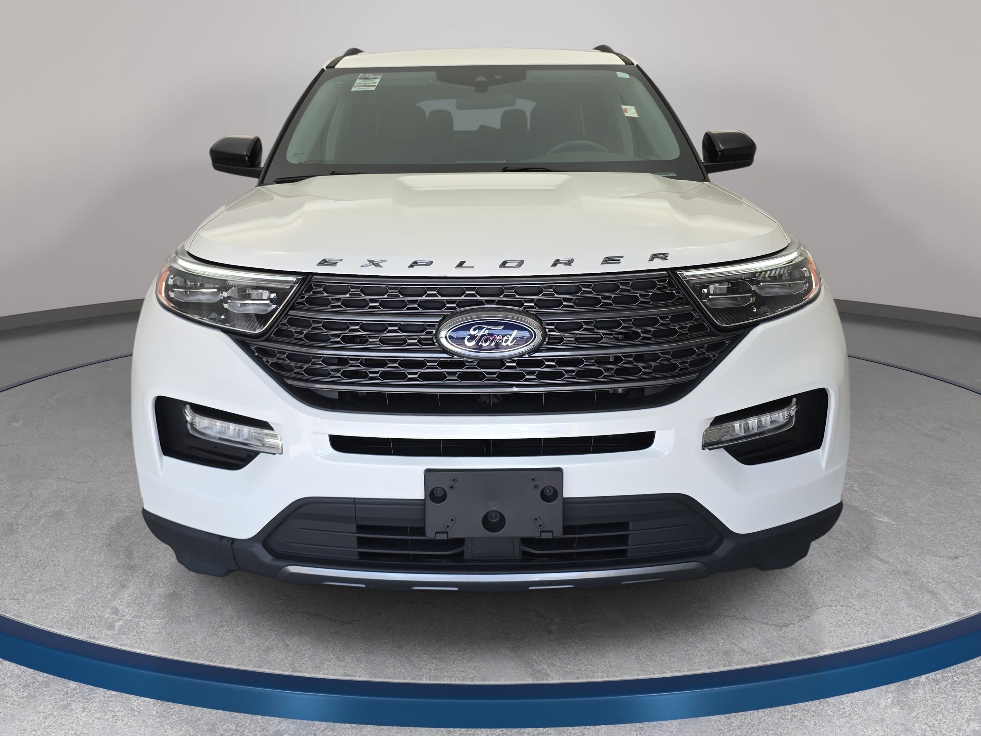 Used 2023 Ford Explorer XLT w/ Equipment Group 202A RWD image 2