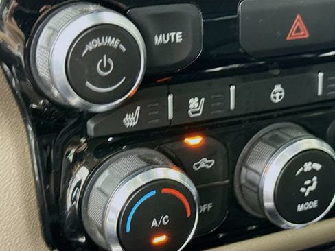 Used 2022 RAM 1500 Laramie AWD/4WD image 21