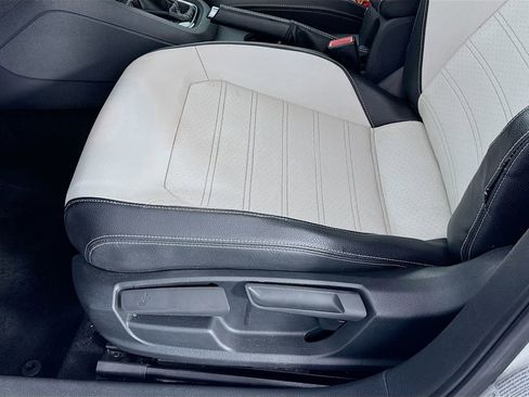 Used 2016 Volkswagen Jetta Sport image 19