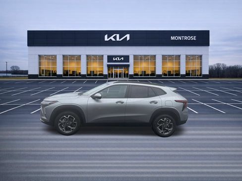 Used 2025 Chevrolet Trax LT w/ Driver Confidence Package FWD image 9