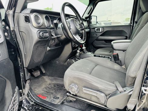 Used 2020 Jeep Wrangler Unlimited Sahara w/ Uconnect 4C Nav & Sound Group AWD/4WD image 3