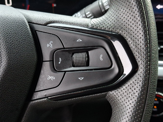 Used 2025 Chevrolet Trax LT FWD image 22