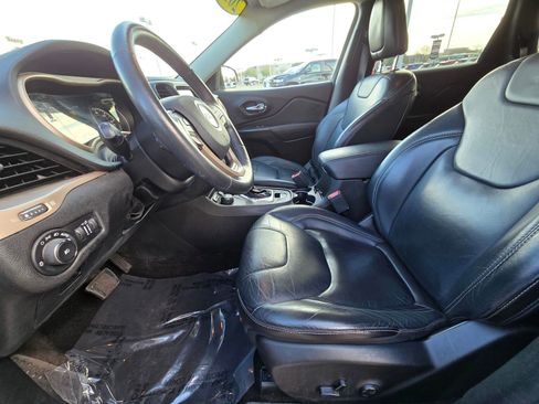 Used 2017 Jeep Cherokee Limited image 13