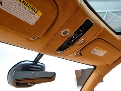 Used 2021 Aston Martin DBX image 24