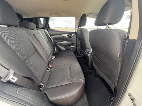 Used 2019 Nissan Rogue Sport S image 9