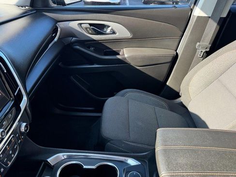Used 2020 Chevrolet Traverse LT image 18
