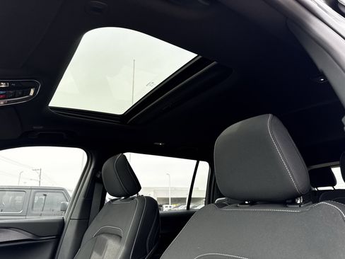 New 2025 Jeep Grand Cherokee L Laredo image 22