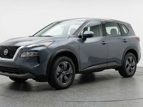 Used 2025 Nissan Rogue SV FWD image 3