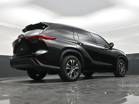 Used 2021 Toyota Highlander XLE FWD image 24