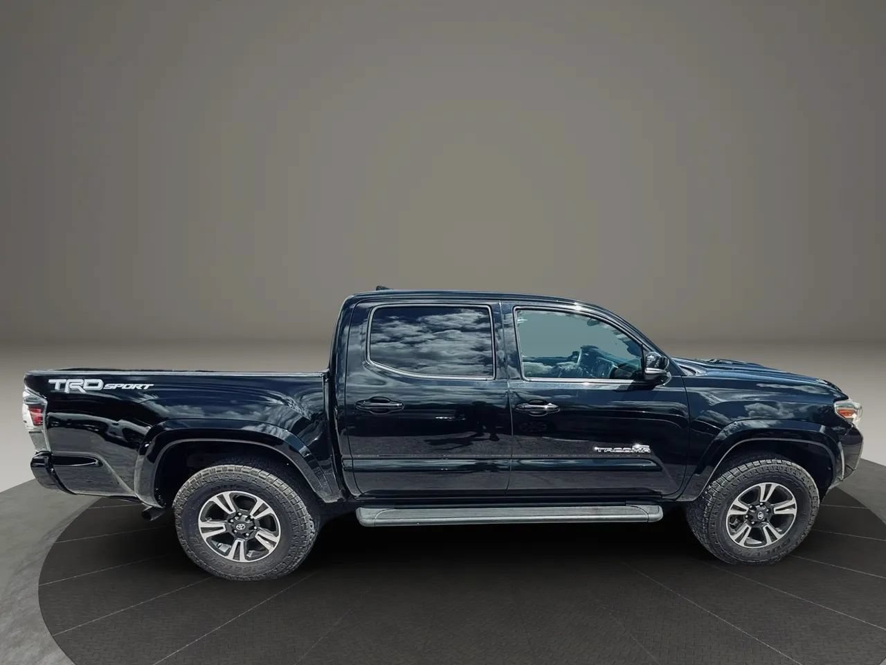 Used 2018 Toyota Tacoma TRD Sport RWD image 6