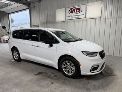 Used 2024 Chrysler Pacifica Touring-L