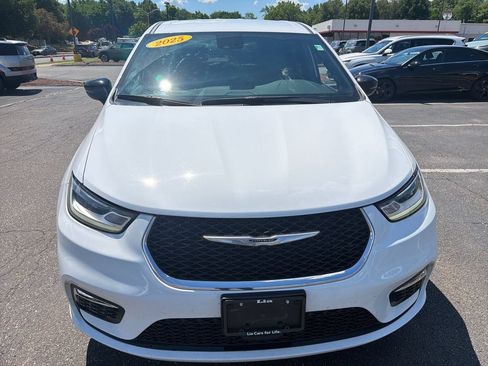 Used 2025 Chrysler Pacifica Select FWD image 8