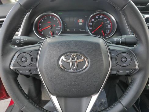 Used 2018 Toyota Camry XSE image 25