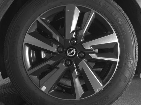 Used 2025 Nissan Versa SV FWD image 15