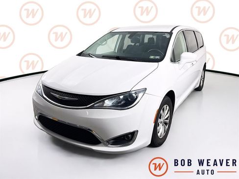 Used 2019 Chrysler Pacifica Touring Plus FWD image 3