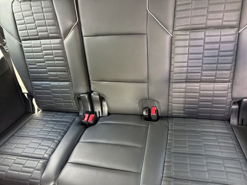 Used 2023 Cadillac Escalade ESV V AWD/4WD image 30