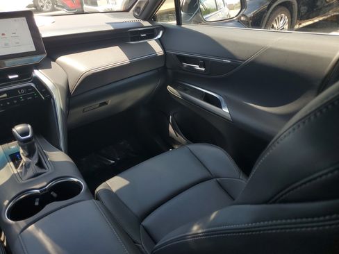 Certified 2024 Toyota Venza XLE AWD/4WD image 20