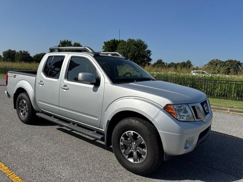 Used 2016 Nissan Frontier PRO-4X w/ Pro-4x Luxury Package AWD/4WD image 3