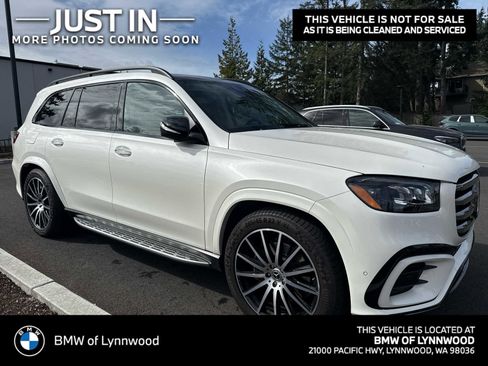 Used 2024 Mercedes-Benz GLS 580 4MATIC image 1