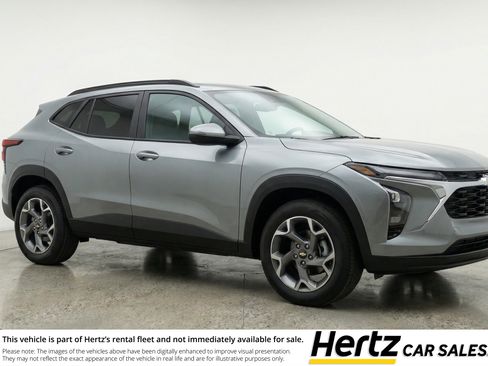 Used 2025 Chevrolet Trax LT image 1