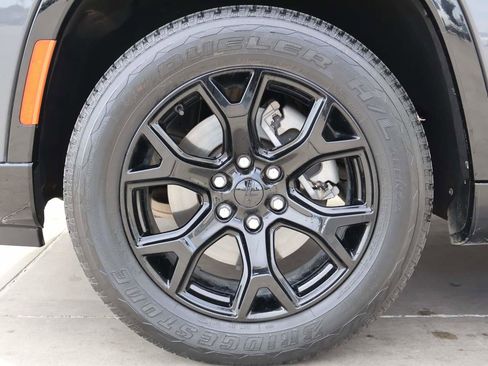 Used 2024 Jeep Wagoneer Series II RWD image 6