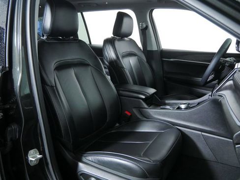 Certified 2024 Jeep Grand Cherokee L Limited AWD/4WD image 12