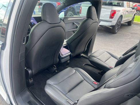 Used 2022 Tesla Model X image 32
