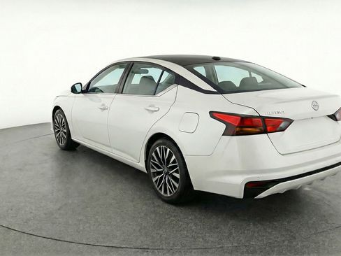 Used 2025 Nissan Altima 2.5 SV image 6