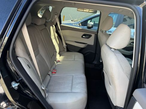 Used 2024 Nissan Rogue SV image 7