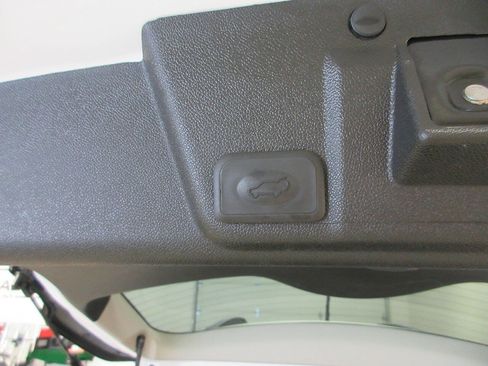 Used 2016 Buick Enclave Leather AWD/4WD image 24