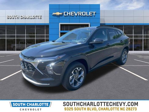 Used 2025 Chevrolet Trax LT w/ LT Convenience Package FWD image 1