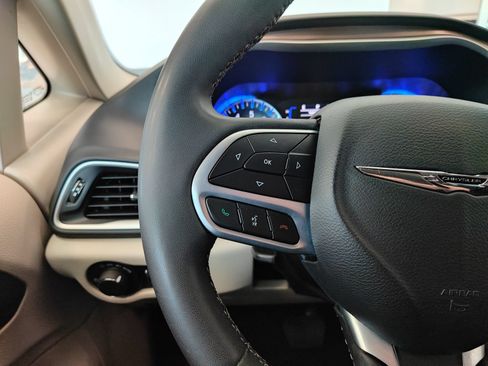 Used 2023 Chrysler Voyager LX FWD image 19