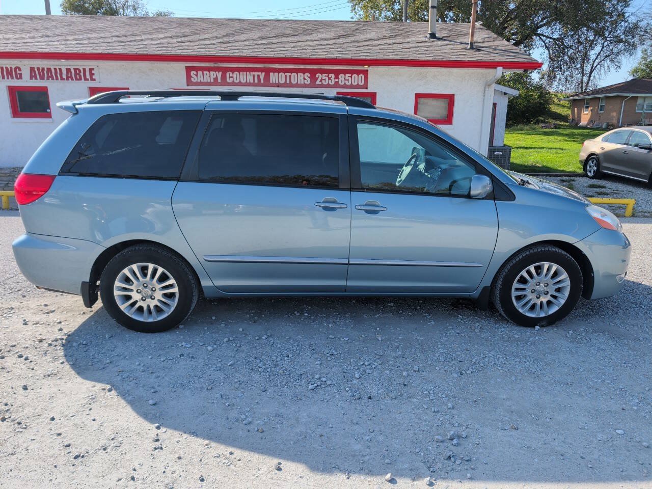 Used 2009 Toyota Sienna XLE FWD image 2