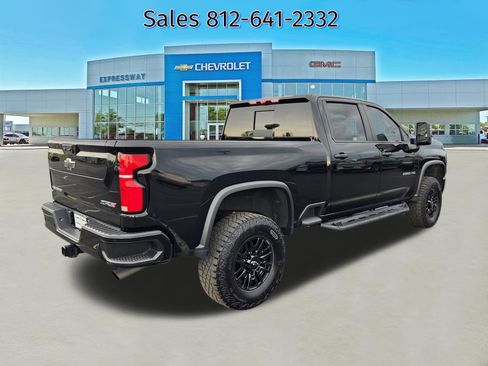 Used 2024 Chevrolet Silverado 2500 ZR2 w/ Technology Package image 7